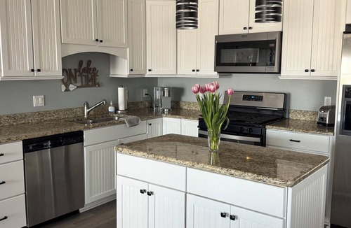 New Buffalo Condo | 3BR Condo Close To The Beach! In/OutDoor Pools