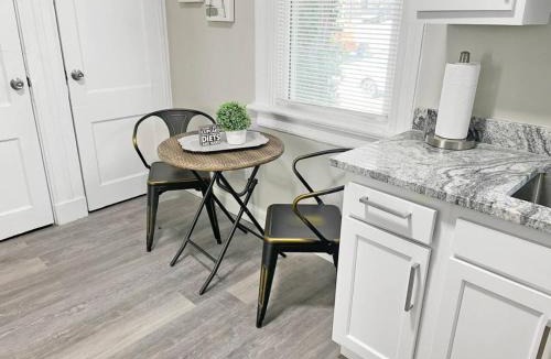 Mount Auburn House | 3BR Near UC | Zoo | Hospitals |Downtown | OTR