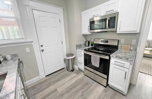 Mount Auburn House | 3BR Near UC | Zoo | Hospitals |Downtown | OTR