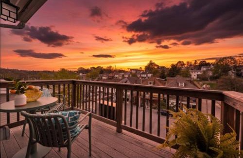Mount Washington House | 3BR Stylish Retreat, Minutes from Downtown Pittsburgh, Free 3-Car Parking