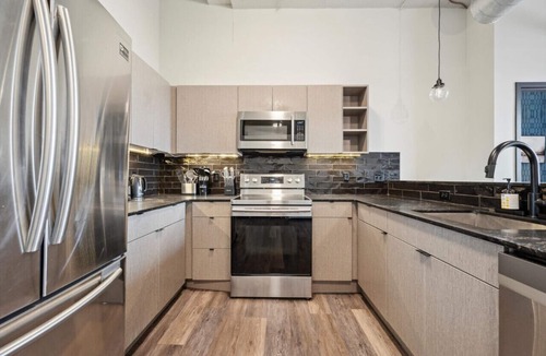Fairmount Apartment | 3BR with Gym, Game Rm, Rooftop | The Chestnut Apt