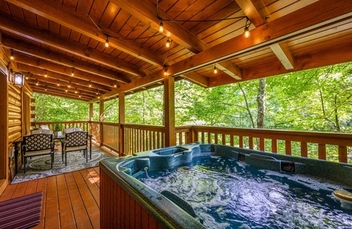 Black Bear Falls Cabin | 3King Suite, Location! 2 Miles from Gatlinburg, Hot Tub, Community Pool Access