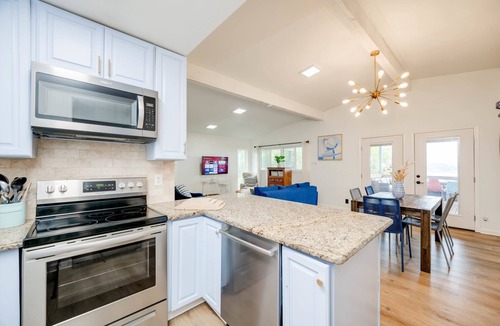 Canyon Lake House | 4 3 two King Beds Perfect Sunset Lake Views Pickleball Fire pit Lvl2 EV POA Pool