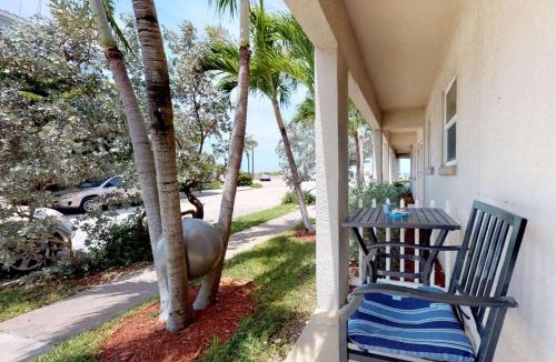 Pass-a-Grille Historic District House | 4 - Beach Club At Pass-A-Grille
