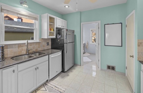 Toledo House | 4 Bedroom Boho Home. 5-10 minutes from all the hot spots!