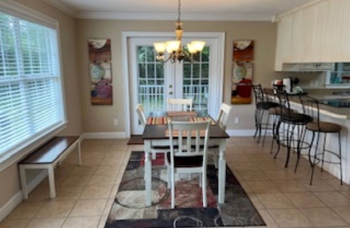 Demere Park House | 4 blocks to beach, near village, screen porch, quiet street, big fenced yard