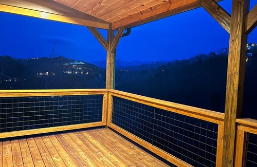 Chalet Village North Ski Chalet | * * 4 Master Bedrooms, Views, Theater, Arcade, EVC
