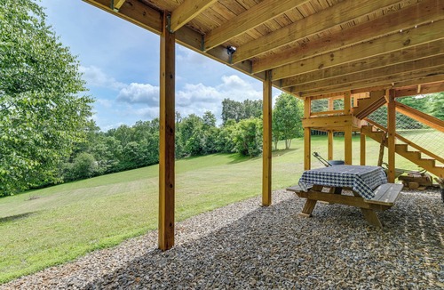 Court House Apartment | 4 Mi to Blue Ridge Parkway: Floyd Studio w/Yard