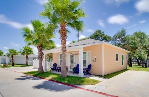 Fulton House | 4 Mi to Rockport Beach Park Home with Resort Perks
