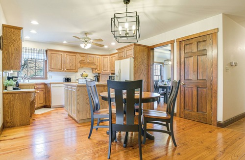 Ronks House | 4 Mi to the Amish Village: Spacious Home w/Deck!