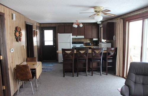 Hayward House | 4 Season Nelson Lake cabin, only 5 miles from town, WIFI, AC,Dogs Welcome