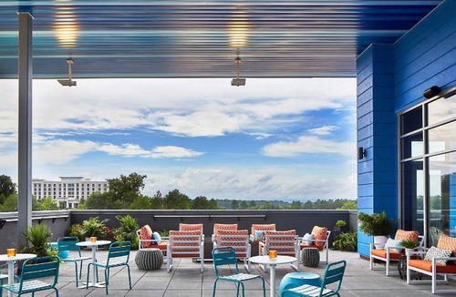Twin Brook Hotel | 42 m² Hotel ∙ 127 guests