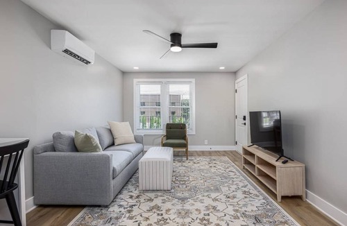 Hillsboro West End Apartment | 48 m² Apartment ∙ 8 bedrooms ∙ 32 guests