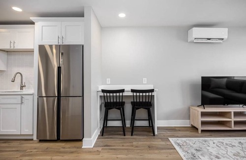 Hillsboro West End Apartment | 48 m² Apartment ∙ 8 bedrooms ∙ 32 guests