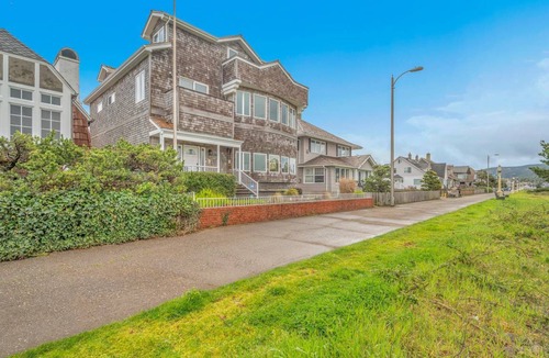 Seaside House | 488 m² House ∙ 5 bedrooms ∙ 10 guests