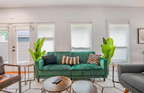 Rosewood Apartment | 4bd Luxury Retreat near Downtown w/King Bed Suite