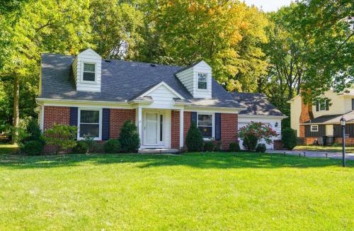 Bedford Villa | 4BR/2.5BA Home boasting 2400sqft and Eat-in KTN