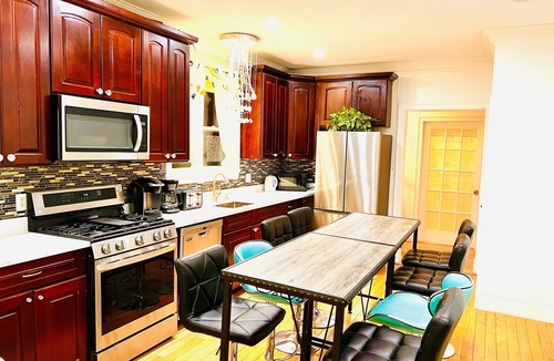 Quincy Apartment | 4BR 2BATH 7BED WOLLASTON BEACH.NearBOSTON1