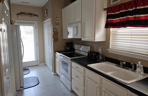 Surfside Beach House | 4BR/3BA Ocean View Beach House. 2 min walk to the beach. Wifi/Linen included