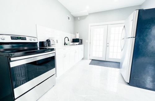Niagara Falls House | 4BR Niagara Getaway-Prime Location