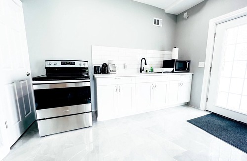Niagara Falls House | 4BR Niagara Getaway-Prime Location