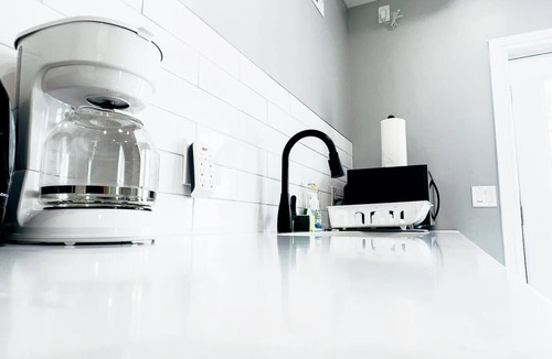 Niagara Falls House | 4BR Niagara Getaway-Prime Location