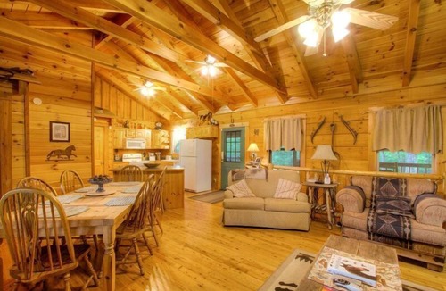 Gatlinburg - Pigeon Forge House | 4WD/AWD Adventure For 2 - Private Setting Near Great Smoky Mtns National Park