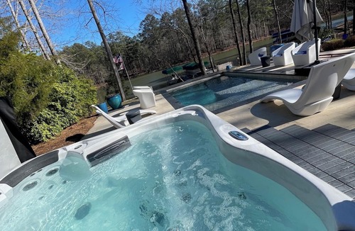 Lake Oconee House | 5 BDRM Beautiful Peaceful Lake Front Home 3 Kings, 1 Queen, 4 Twins, Pool, Spa