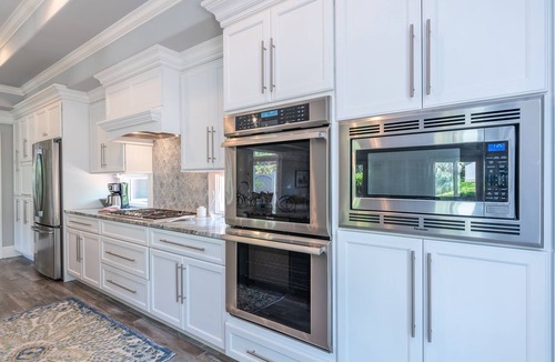 Bald Eagle West House | 5 Bed Sea Pines- Sleeps 17- Steps to Beach Access - Screened Pool, EV Charger