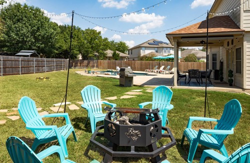 Cibolo House | 5 Bedroom ~Pool ~River Float ~Large Yard, near New Braunfels & S.A.