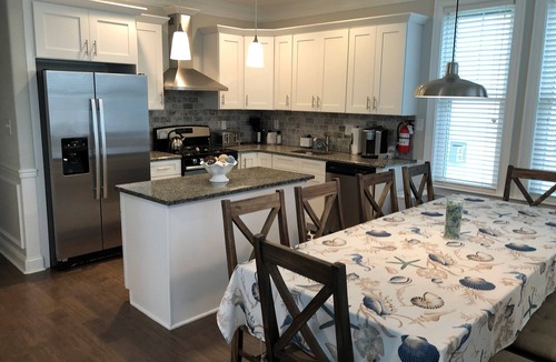 North End Condo | 5 BR/3 BA, 1st FL, close to beach & town in the heart of OCNJ, sleep 14