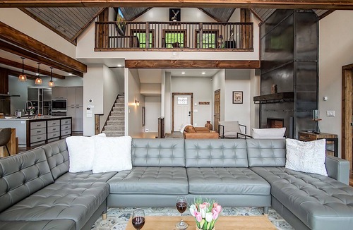 Slatyfork Farm House | 5 Br: Cupp Runneth Over - Luxurious retreat nestled 9.7 miles from Snowshoe