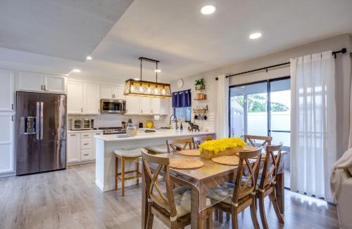 Jupiter Village House | 5 Mi to Beach Jupiter Townhome with Pool Access