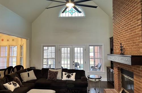 Monroe House | 5 min-downtown Monroe, & Wedding Venues. UGA Stanford Stadium just 20 minutes!
