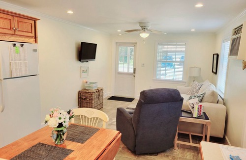 Naples Park House | 5 min to Beaches, Available Jan 2026 28 nt min. Beach Pass Incl.