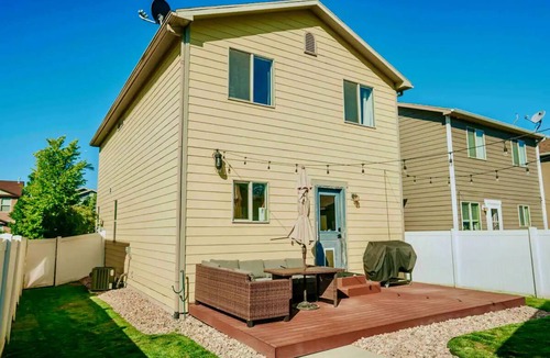 Farmington House | 5 Min to Lagoon & Family Fun! Walkable Neighborhood w/Trails, Fenced Yard, BBQ,