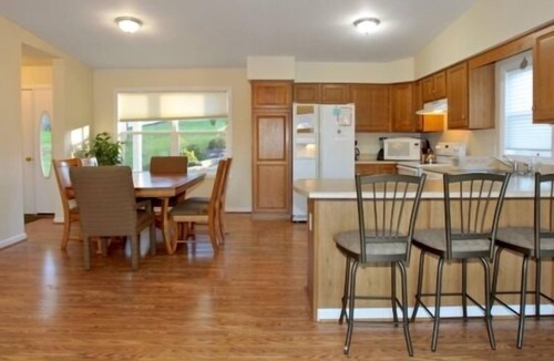 Moneta House | 5 o'clock Somewhere - Pool Table, Walking Distance to Portside Bar & Grill, Just Like New!