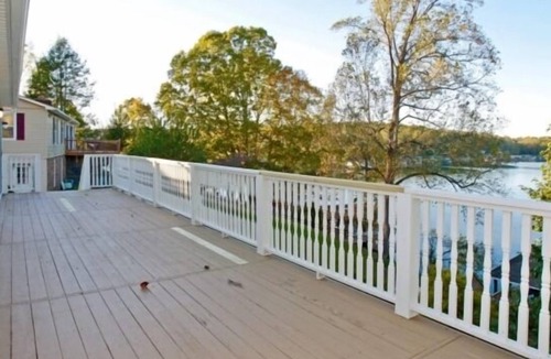 Moneta House | 5 o'clock Somewhere - Pool Table, Walking Distance to Portside Bar & Grill, Just Like New!