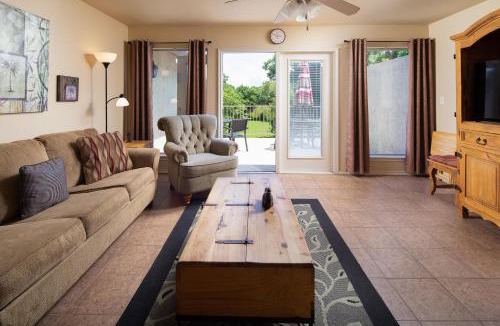 New Braunfels Apartment | 5 O Clock Somewhere WW H302