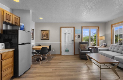 Downtown Cannon Beach House | 5 Puffins Place: Walk to Beach | Coastal Charm | Dog-Friendly