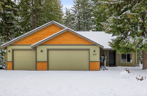 Ronald House | 5-star family home with game room, private hot tub, summer pool, near the lake!