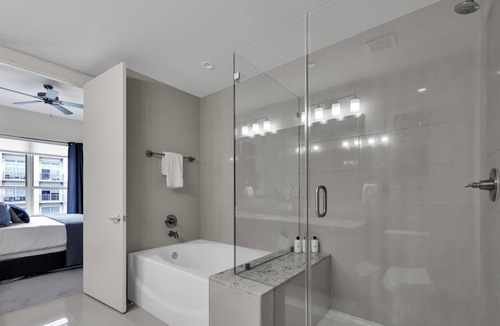 The Woodlands Apartment | 5 ★ Walking Distance to Shops & Restaurants, Lux Amenities, 2 Balconies, King Bed