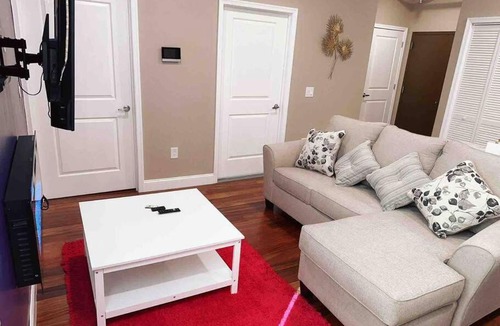 Logan Square Apartment | 504 Luxe 1BDR APT in center city