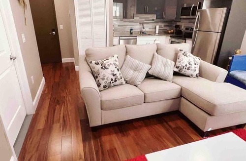 Logan Square Apartment | 504 Luxe 1BDR APT in center city