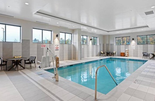 Northwest Everett Hotel | 51 m² Hotel ∙ 127 guests