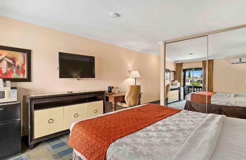 Southeast Anaheim Hotel | 51 m² Hotel ∙ 127 guests