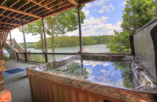 Necowa Cove Cabin | 556 m² Cabin ∙ 7 bedrooms ∙ 18 guests