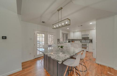 Richardson House | 5BD-3BA Bright & Cheerful Backyard Pool Retreat