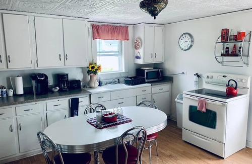 St Ignace Cottage | 5br 1 Ba Cottage In The Heart Of St. Ignace