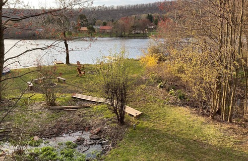 White Haven House | 5BR/2.5BA Lakefront w/hot tub, pool table, fire pit